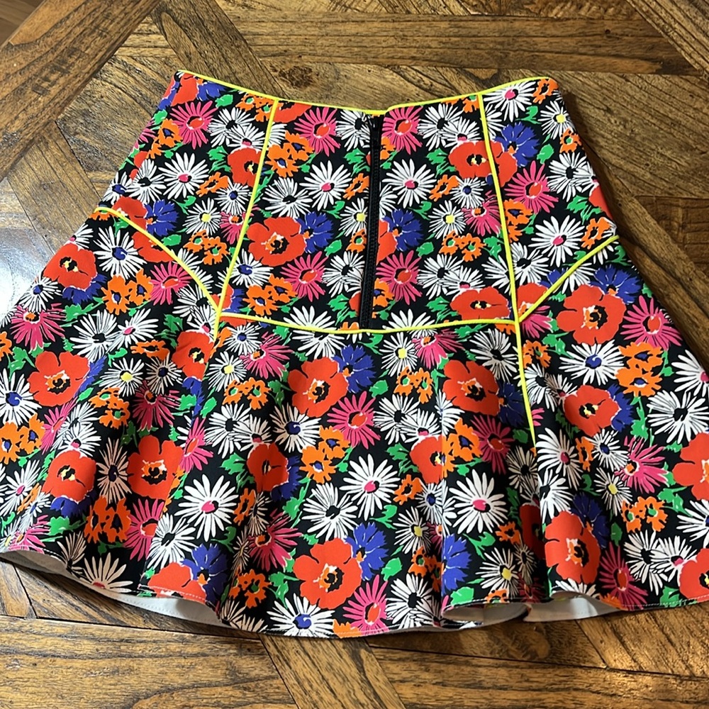 Veronica Beard Colorful Hothouse Floral Mini Skirt w/Neon Yellow Piping, size 2